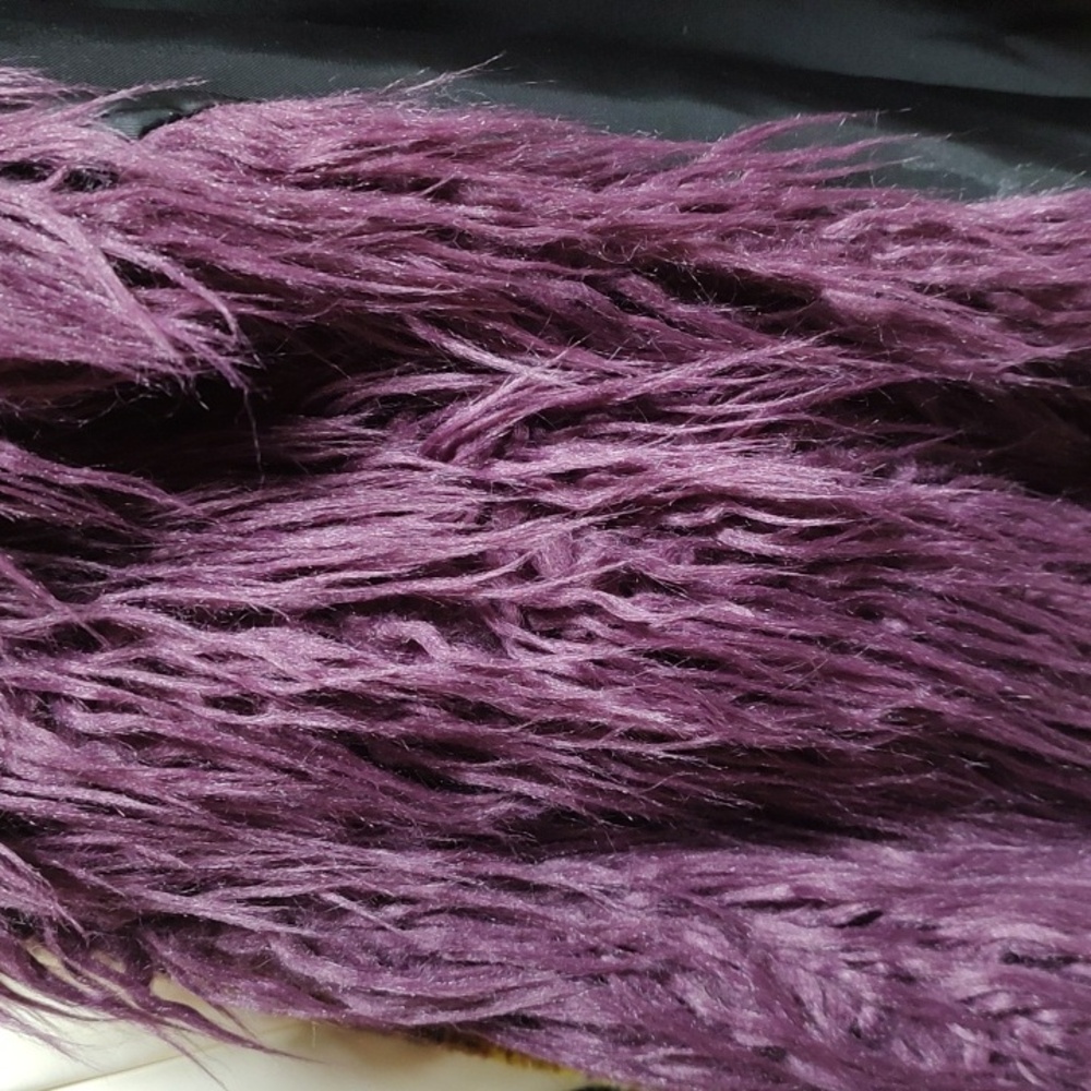 Donna Salyers' Fabulous Furs - Picture 3 of 10